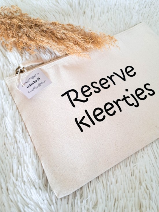 Reserve kleertjes Gifts by M etui luiertas