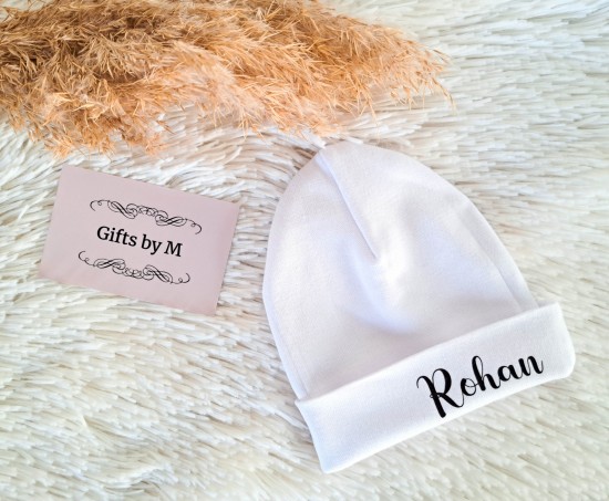 Babymutsje gepersonaliseerd wit Gifts by M