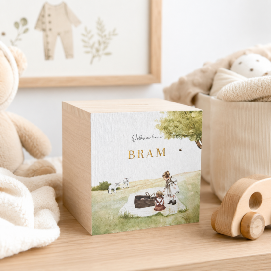 Houten spaarpot met geboortekaartje kraamcadeau gifts by m