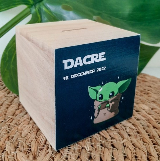 Houten spaarpot star wars baby yoda met naam