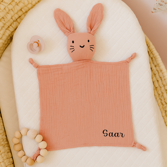Knuffeldoekje met naam roze baby speendoekje katoen gifts by m