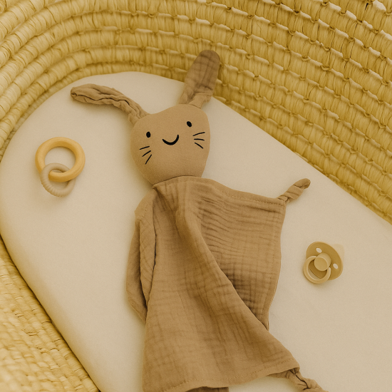 Knuffeldoekje met naam taupe tutdoekje speendoekje kraamcadeau gifts by m