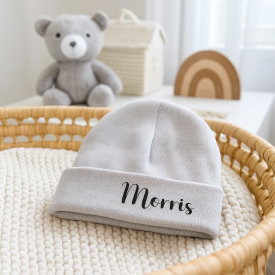 Mutsje met naam baby grijs kraamcadeau gifts by m gepersonaliseerd
