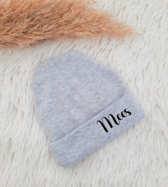 Newborn mutsjes baby met naam gepersonaliseerd grijs
