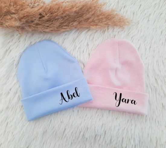 Newborn mutsjes baby met naam gepersonaliseerd roze blauw