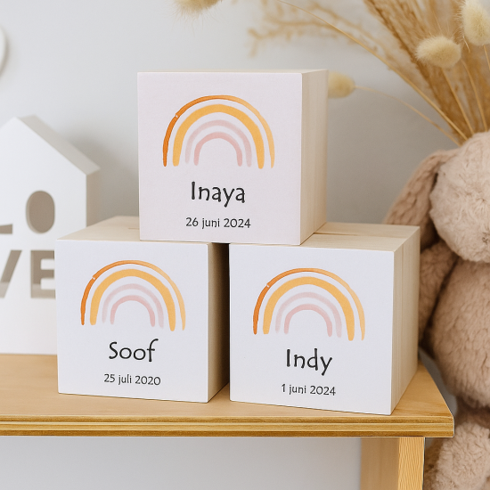 Regenboog spaarpot met naam gepersonaliseerd eerste centjes sparen geld gifts by m