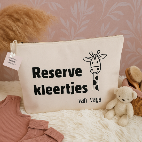 Reserve kleertjes organizer bewaaretui met naam luiertas giraffe