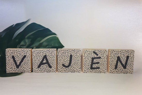 Naam op hout babykamer kraamcadeau